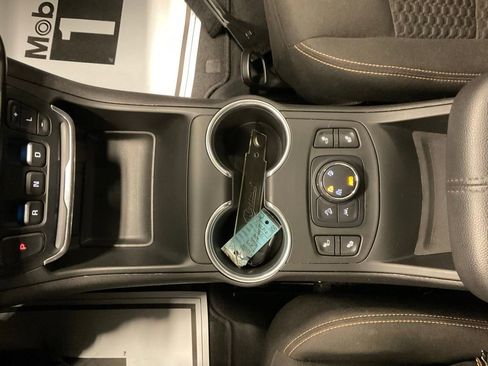 Used 2021 GMC Terrain SLE w/ Driver Convenience Package image 16