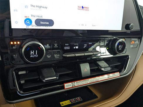 New 2026 Toyota Highlander Platinum image 19