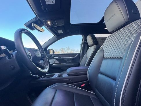 Used 2025 GMC Acadia Denali w/ Super Cruise Package image 19