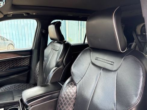 Used 2022 Jeep Grand Cherokee L Summit w/ Advanced Protech Group IV AWD/4WD image 9