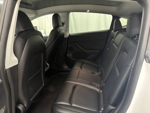 Used 2022 Tesla Model Y Long Range AWD/4WD image 17