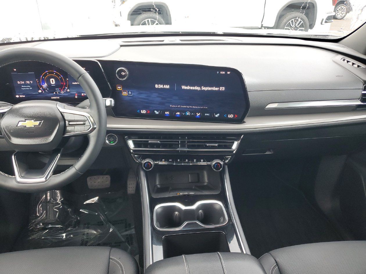 Used 2026 Chevrolet Traverse LT FWD image 12