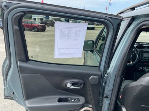 Used 2016 Jeep Renegade 75th Anniversary FWD image 50