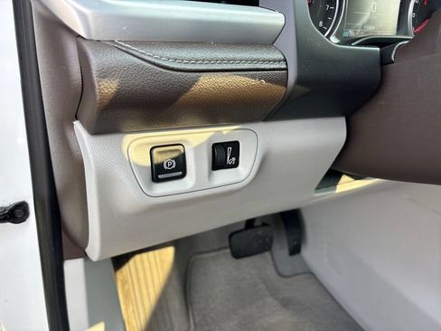 Used 2017 GMC Acadia SLT FWD image 18