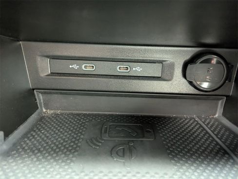 Used 2022 Volkswagen Tiguan SE R-Line image 27