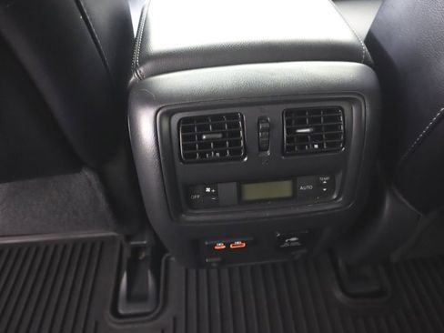 Used 2019 Nissan Pathfinder SL image 24