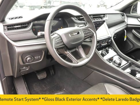 New 2025 Jeep Grand Cherokee Altitude image 4