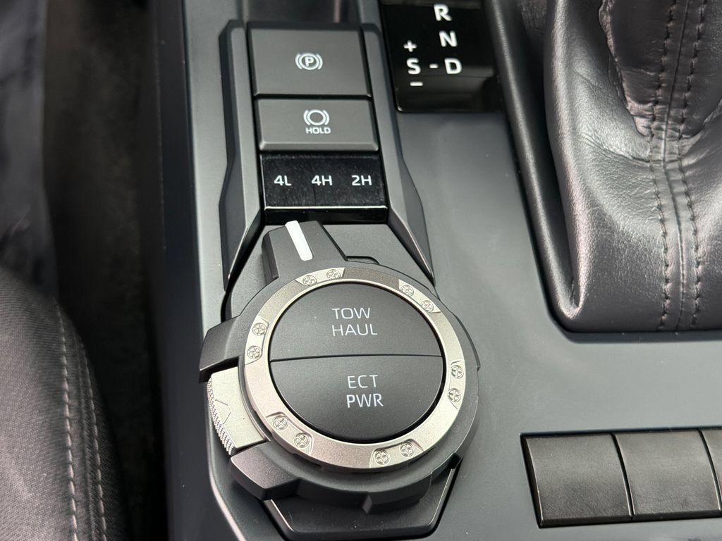 Used 2025 Toyota Tacoma SR5 AWD/4WD image 27