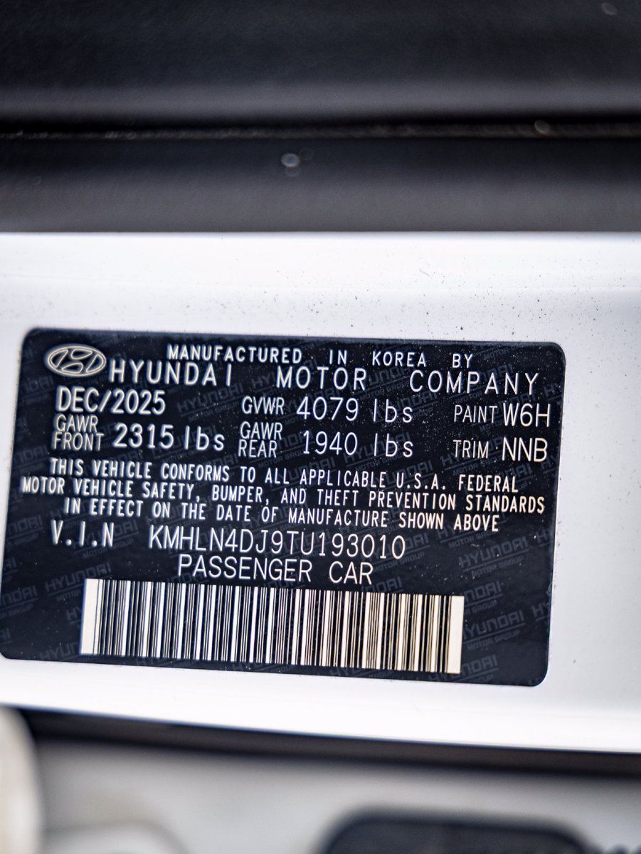 Used 2026 Hyundai Elantra Limited FWD image 27