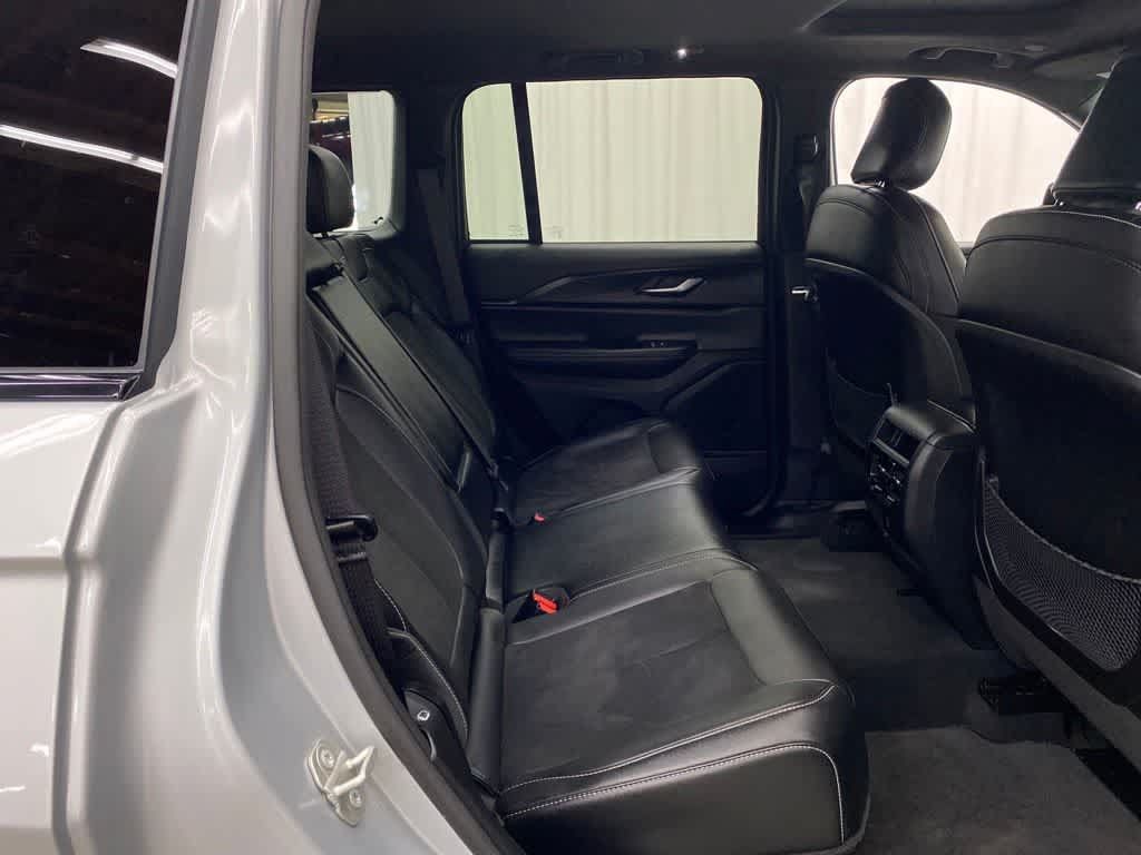 Used 2023 Jeep Grand Cherokee Altitude AWD/4WD image 18