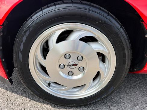 Used 1996 Chevrolet Corvette Coupe RWD image 10