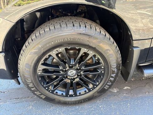 Used 2018 Nissan Titan SV w/ SV Convenience Package AWD/4WD image 14