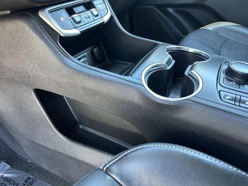 Used 2023 GMC Terrain SLT image 38