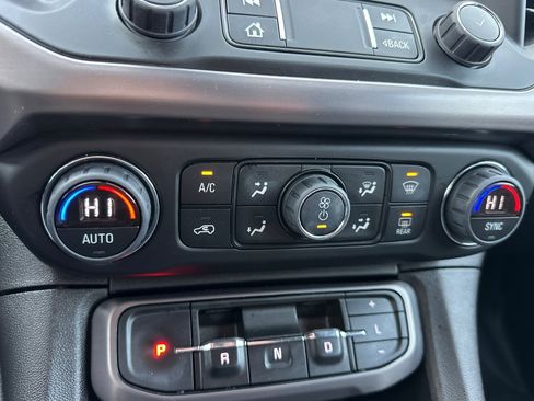 Used 2022 GMC Acadia AT4 w/ Technology Package image 29