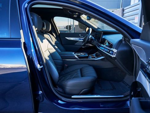 Used 2025 BMW 760i xDrive 760i xDrive w/ Executive Package image 19