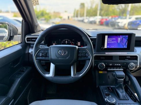 Certified 2025 Toyota Tacoma SR5 AWD/4WD image 23