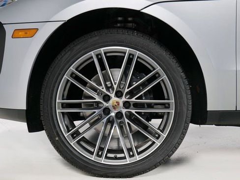 Certified 2026 Porsche Macan AWD/4WD image 37