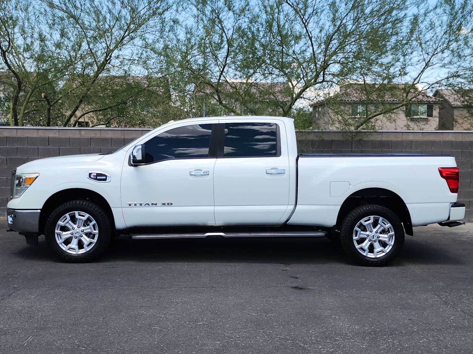 Used 2017 Nissan Titan SL RWD image 5