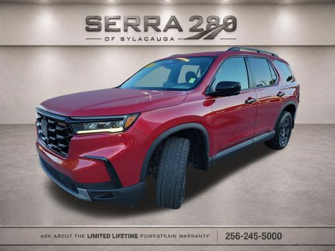Used 2025 Honda Pilot TrailSport image 3