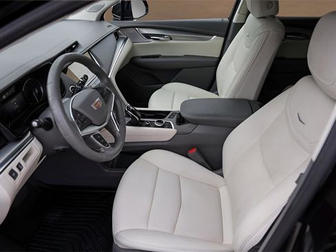 Used 2021 Cadillac XT5 Premium Luxury image 12