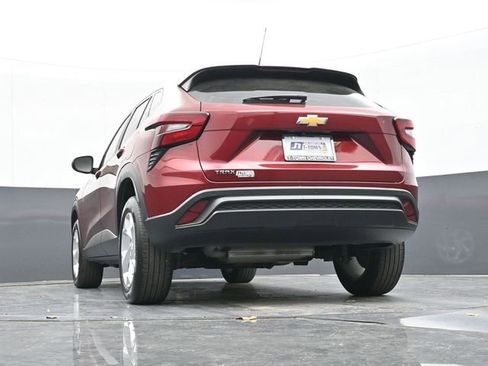 Used 2024 Chevrolet Trax LS w/ LS Convenience Package image 44