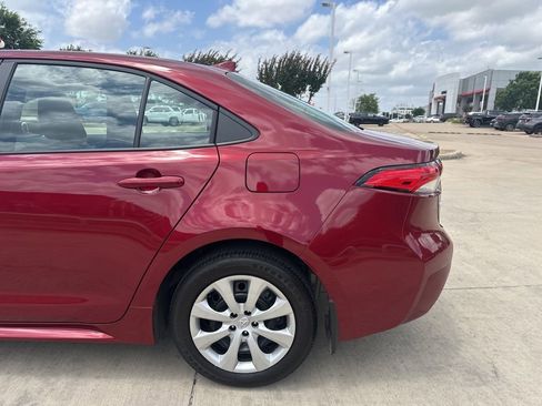 Used 2025 Toyota Corolla LE FWD image 3