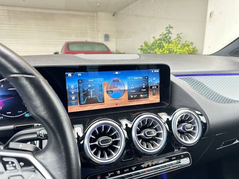 Used 2025 Mercedes-Benz GLA 250 4MATIC image 17