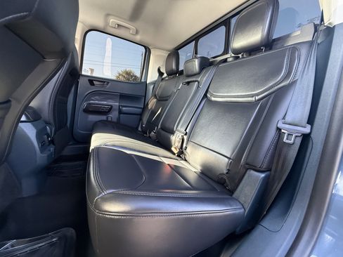 Used 2025 Ford Maverick Lariat w/ Black Appearance Package image 12