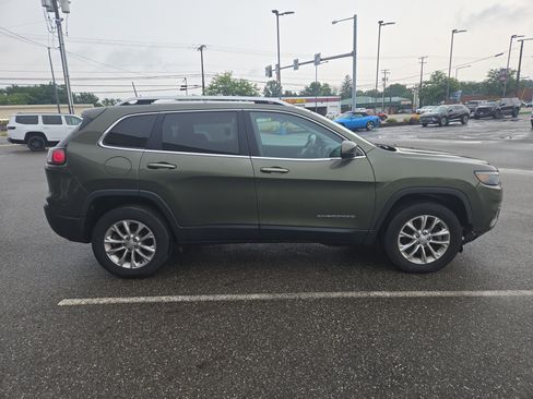 Used 2019 Jeep Cherokee Latitude w/ Popular Appearance Group AWD/4WD image 4