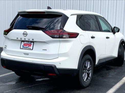 Used 2024 Nissan Rogue S AWD/4WD image 11