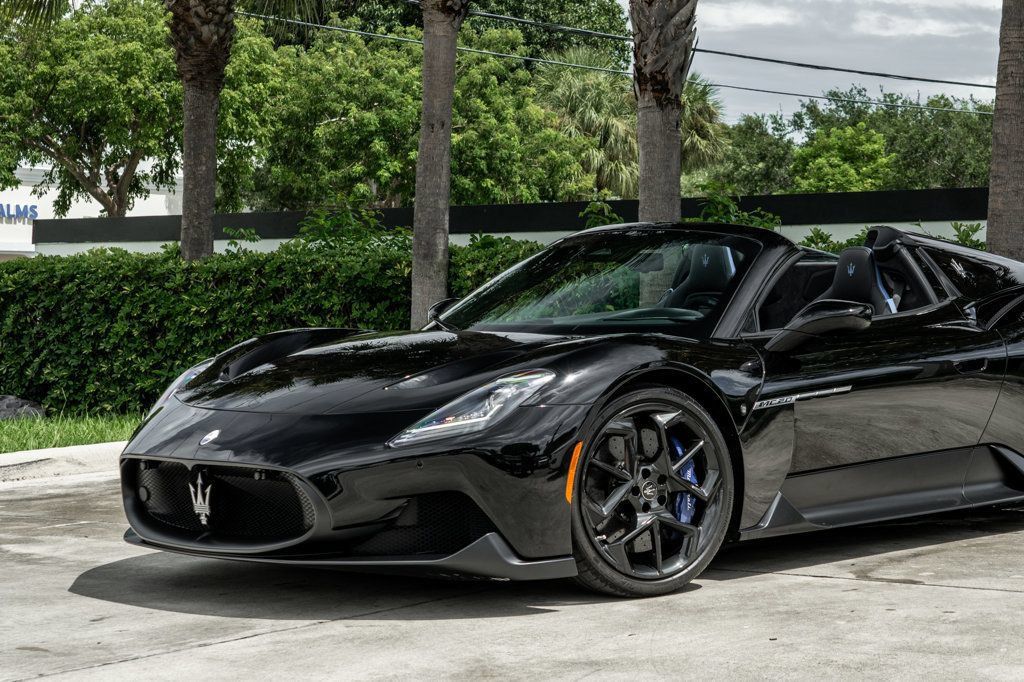 Used 2023 Maserati MC20 Spyder RWD image 2