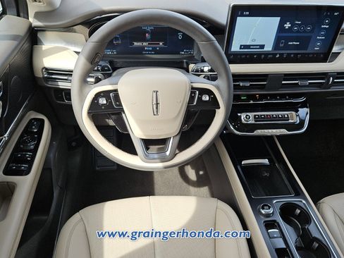 Used 2023 Lincoln Corsair FWD w/ Equipment Group 101A image 12