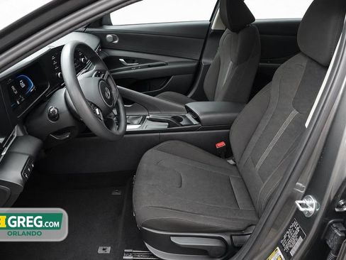 Used 2025 Hyundai Elantra SE FWD image 10