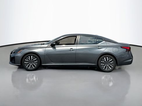 Used 2023 Nissan Altima 2.5 SV FWD image 4