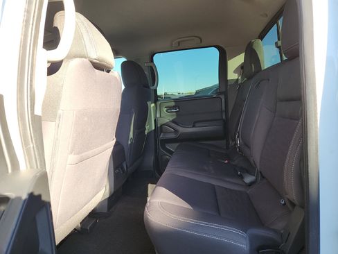 Used 2022 Nissan Frontier SV w/ Technology Package image 12