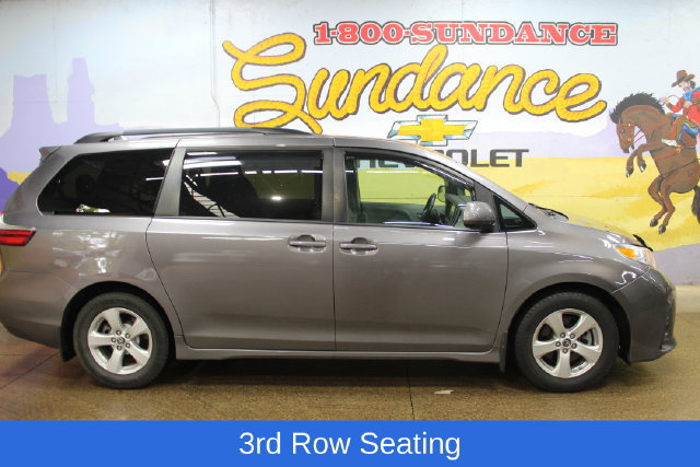 Used 2019 Toyota Sienna LE FWD image 1