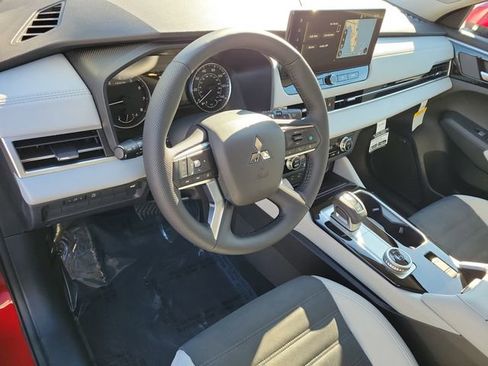 New 2026 Mitsubishi Outlander SE image 21