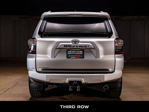 Used 2022 Toyota 4Runner SR5 image 7