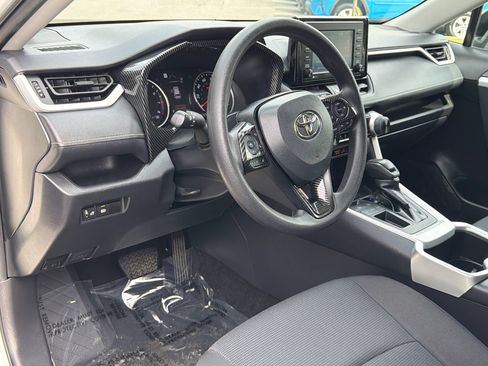 Used 2022 Toyota RAV4 LE FWD image 17