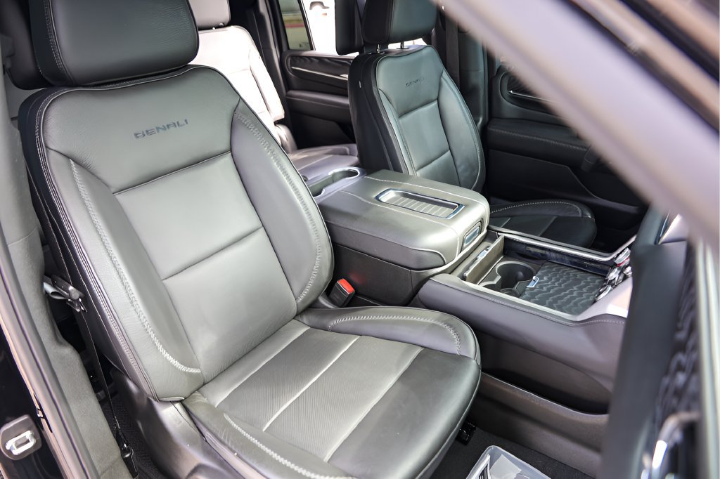 Used 2023 GMC Yukon XL Denali w/ Advanced Technology Package AWD/4WD image 36