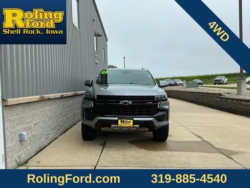 Used 2023 Chevrolet Suburban Z71 w/ Luxury Package AWD/4WD image 4