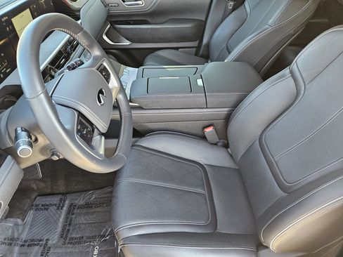 Used 2025 INFINITI QX80 Sensory image 12