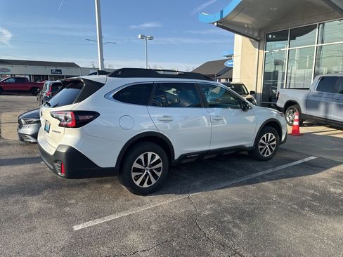 Used 2021 Subaru Outback Premium image 12