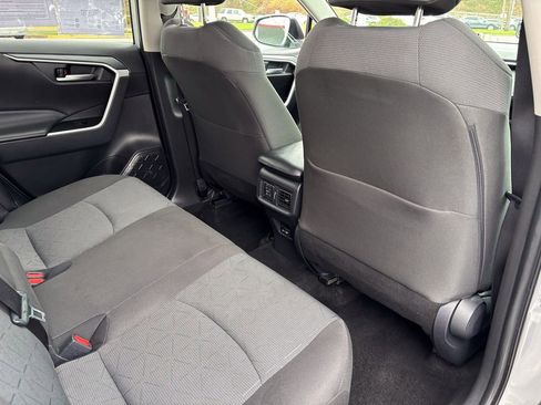 Used 2025 Toyota RAV4 XLE AWD/4WD image 41