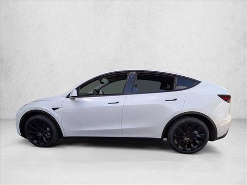 Used 2023 Tesla Model Y Long Range image 8