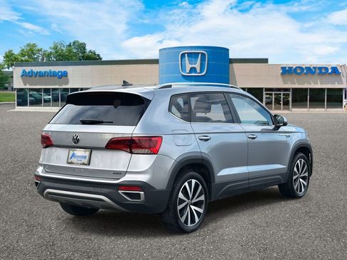 Used 2022 Volkswagen Taos SE image 4