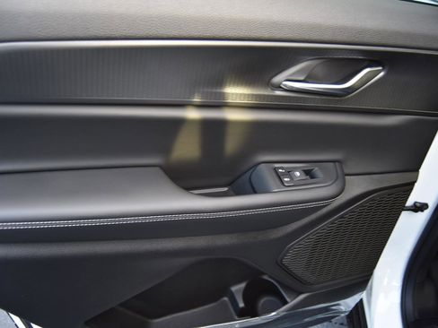 New 2025 Jeep Grand Cherokee L Altitude image 8