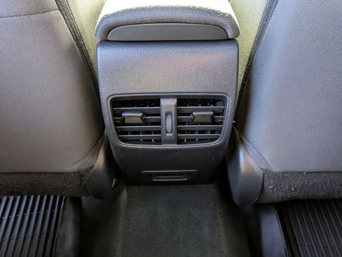 Used 2022 Toyota Corolla Cross LE image 16