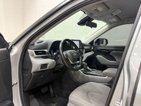 Used 2021 Toyota Highlander XSE image 14