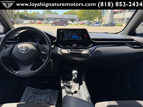 Used 2018 Toyota C-HR XLE FWD image 14